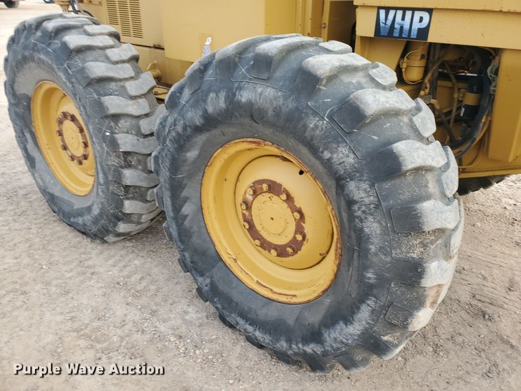 image for item DF5740 1998 Caterpillar 135H  motor grader