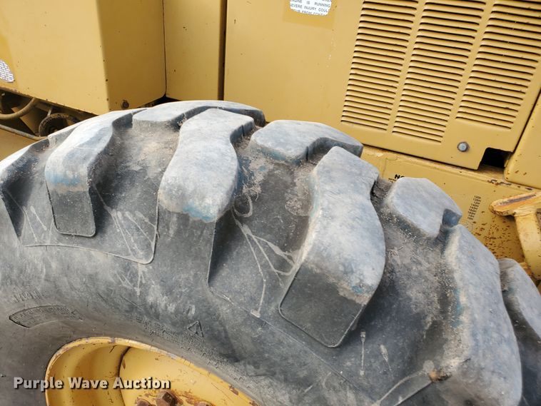 image for item DF5740 1998 Caterpillar 135H  motor grader