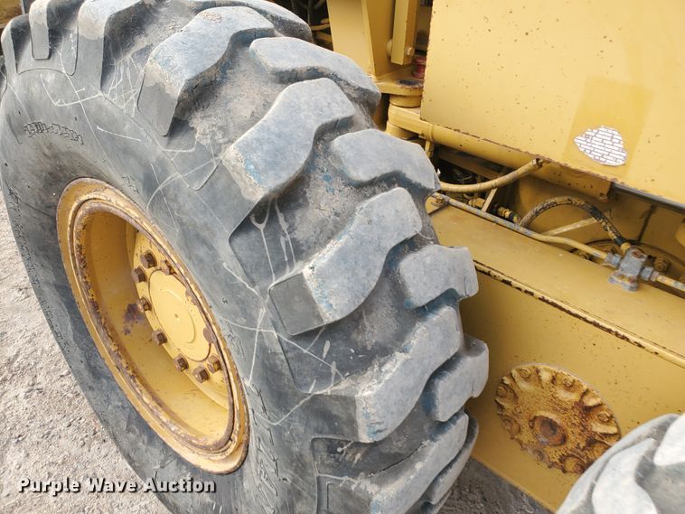 image for item DF5740 1998 Caterpillar 135H  motor grader