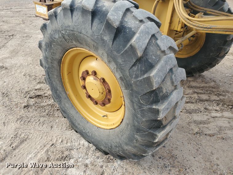 image for item DF5740 1998 Caterpillar 135H  motor grader