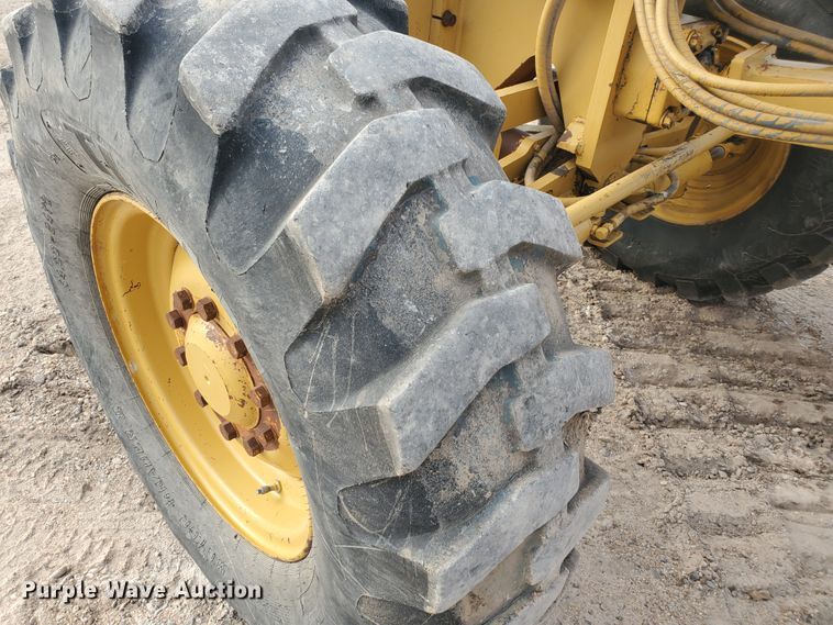 image for item DF5740 1998 Caterpillar 135H  motor grader