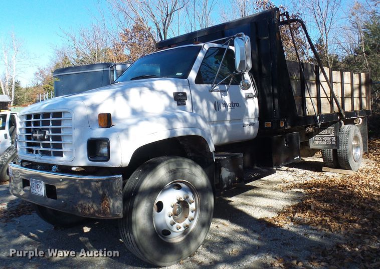 image for item DG2111 2002 Chevrolet C7500  dump truck