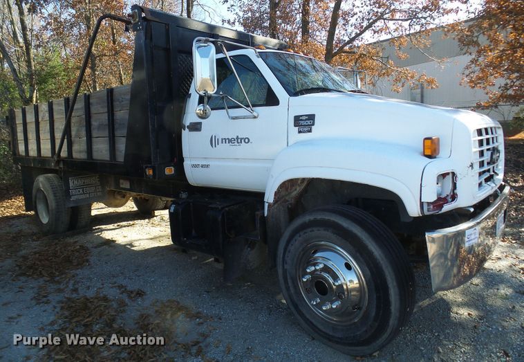 image for item DG2111 2002 Chevrolet C7500  dump truck