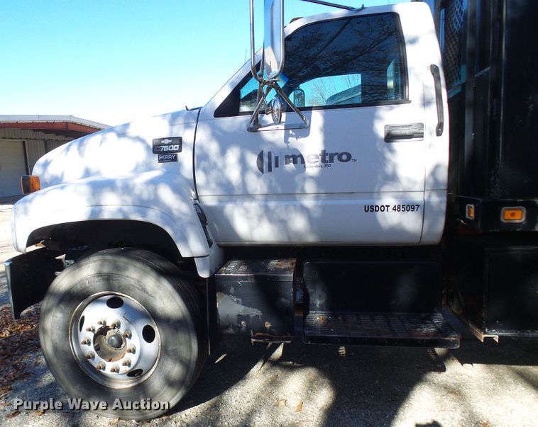 image for item DG2111 2002 Chevrolet C7500  dump truck