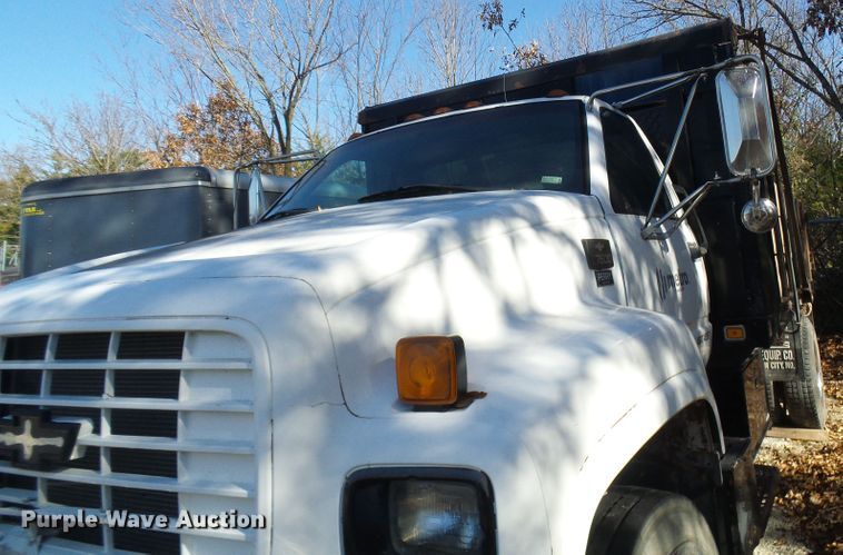 image for item DG2111 2002 Chevrolet C7500  dump truck