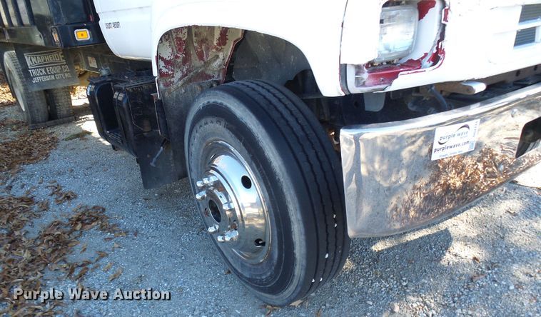 image for item DG2111 2002 Chevrolet C7500  dump truck