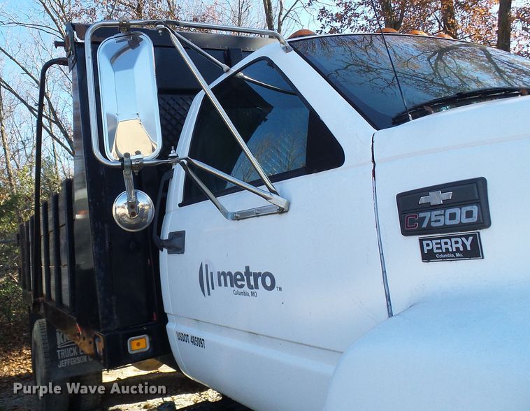 image for item DG2111 2002 Chevrolet C7500  dump truck