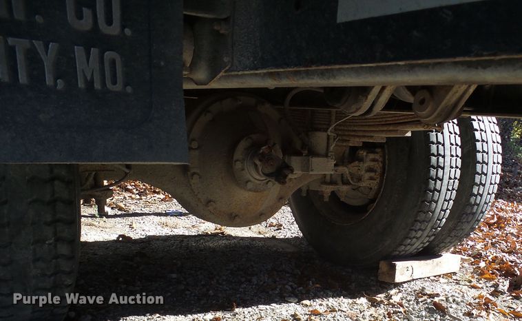 image for item DG2111 2002 Chevrolet C7500  dump truck