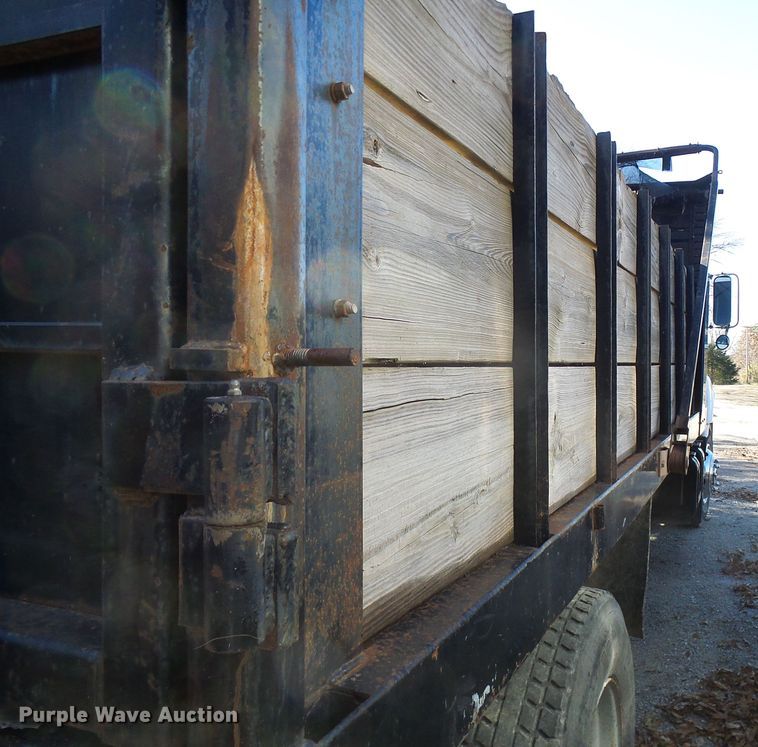 image for item DG2111 2002 Chevrolet C7500  dump truck