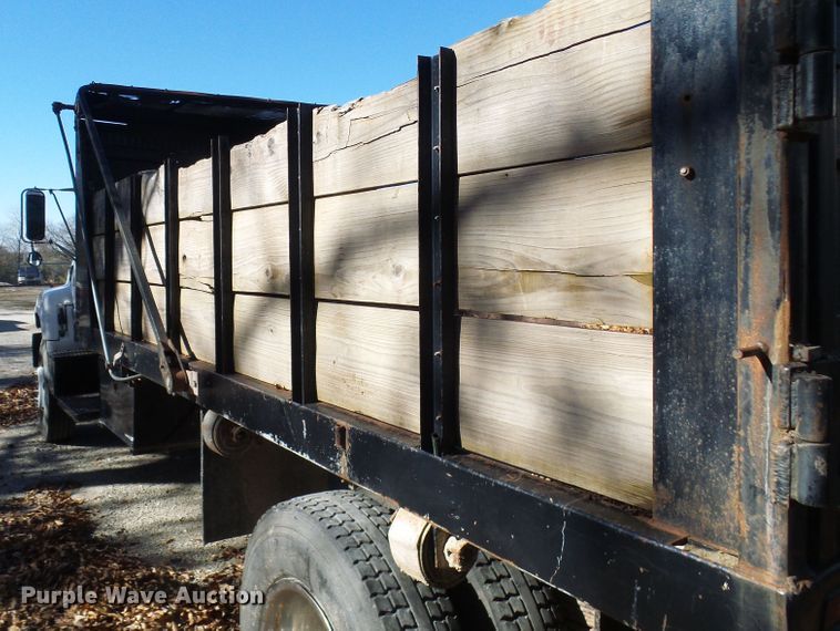 image for item DG2111 2002 Chevrolet C7500  dump truck