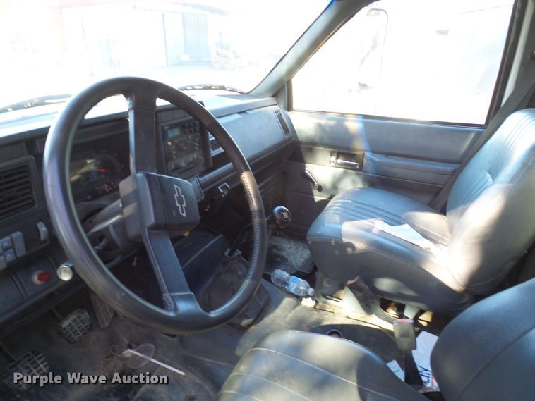 image for item DG2111 2002 Chevrolet C7500  dump truck