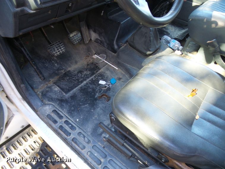 image for item DG2111 2002 Chevrolet C7500  dump truck