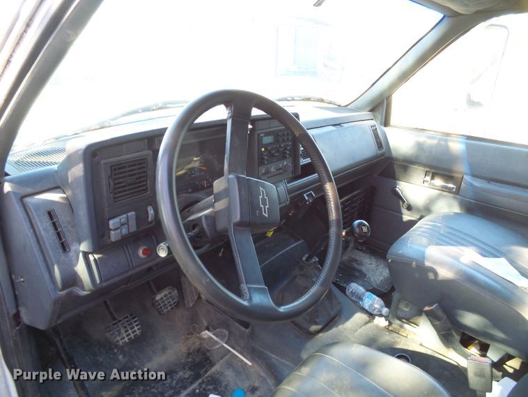 image for item DG2111 2002 Chevrolet C7500  dump truck