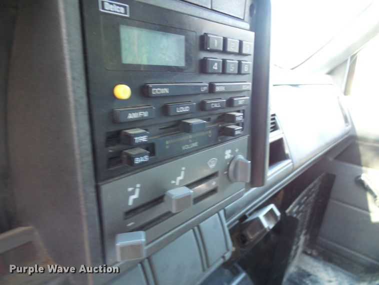 image for item DG2111 2002 Chevrolet C7500  dump truck