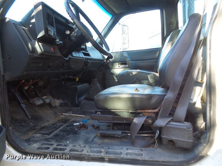 image for item DG2111 2002 Chevrolet C7500  dump truck