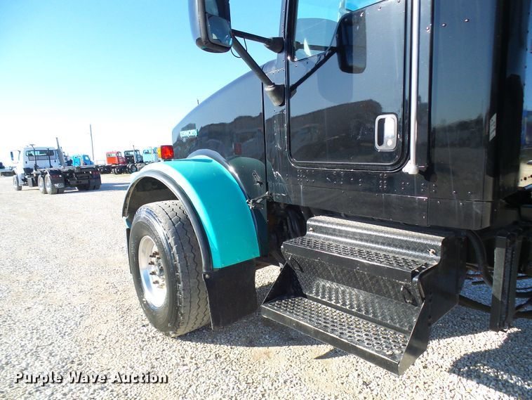 image for item DG2118 2006 Kenworth W900  dump truck