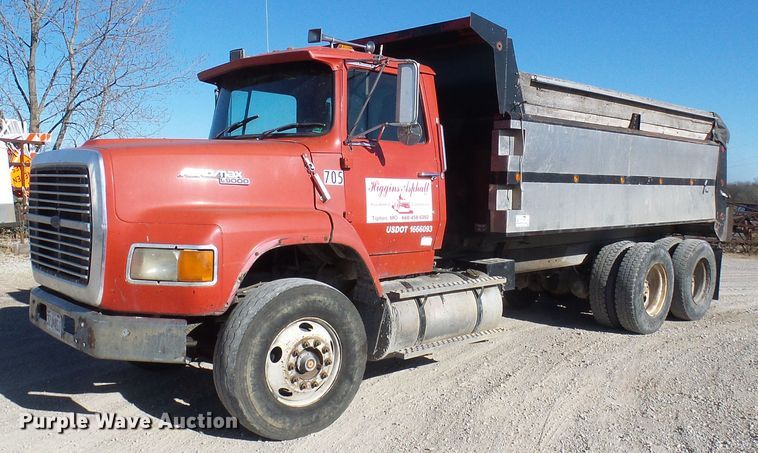 image for item DG2122 1990 Ford LT9000 dump truck
