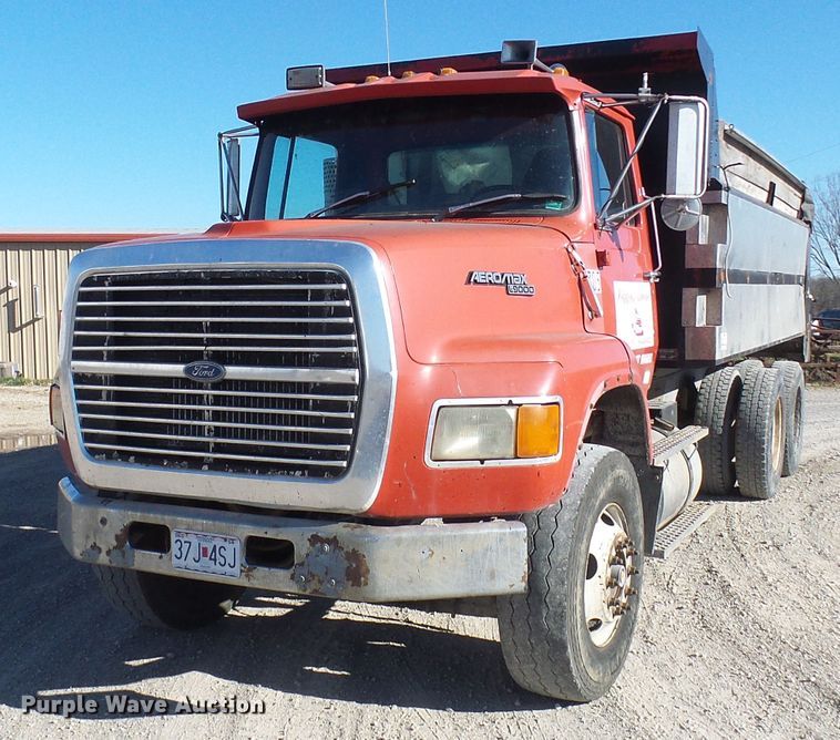 image for item DG2122 1990 Ford LT9000 dump truck
