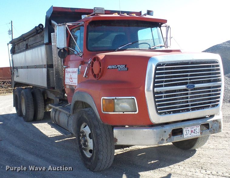 image for item DG2122 1990 Ford LT9000 dump truck