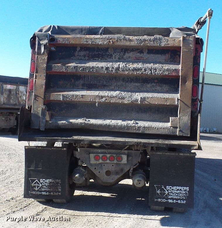 image for item DG2122 1990 Ford LT9000 dump truck