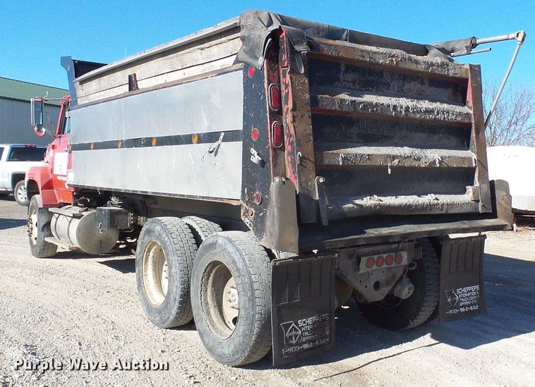 image for item DG2122 1990 Ford LT9000 dump truck