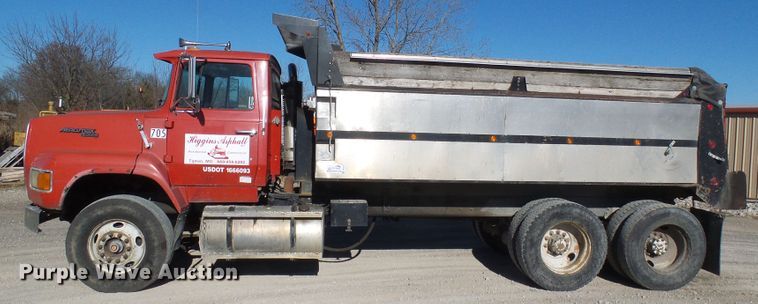 image for item DG2122 1990 Ford LT9000 dump truck