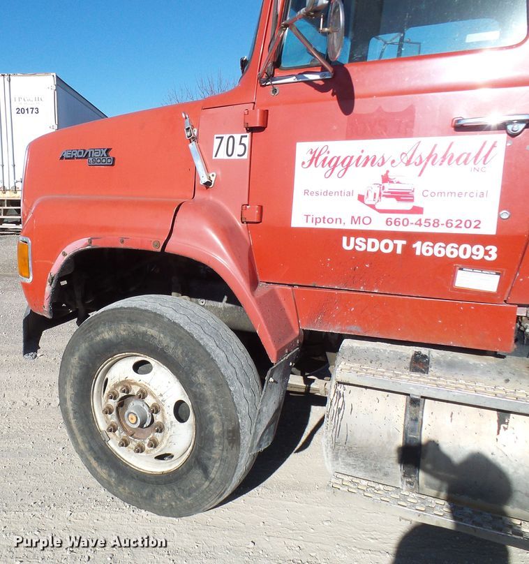 image for item DG2122 1990 Ford LT9000 dump truck