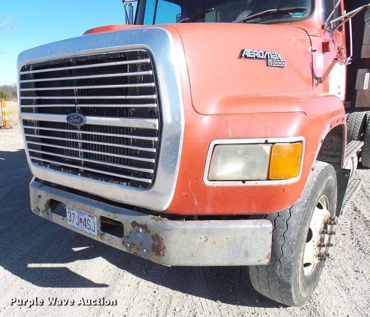 image for item DG2122 1990 Ford LT9000 dump truck