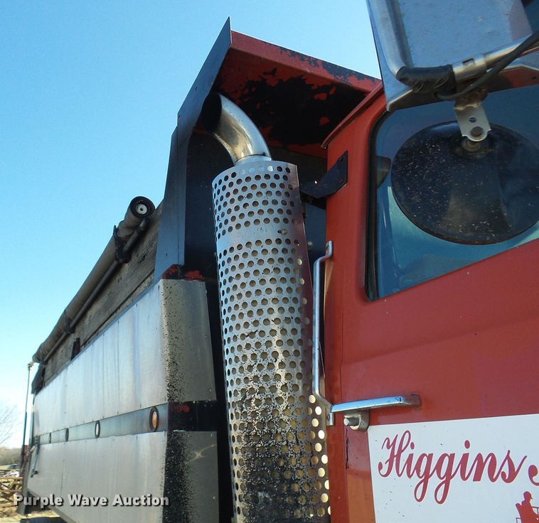 image for item DG2122 1990 Ford LT9000 dump truck