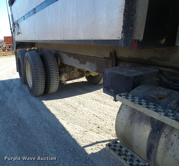 image for item DG2122 1990 Ford LT9000 dump truck