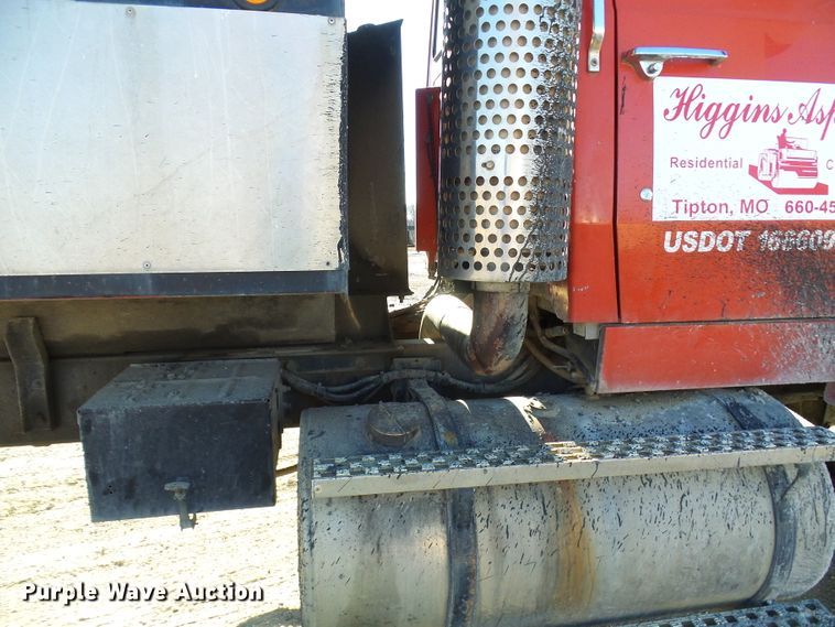 image for item DG2122 1990 Ford LT9000 dump truck