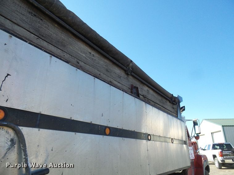 image for item DG2122 1990 Ford LT9000 dump truck