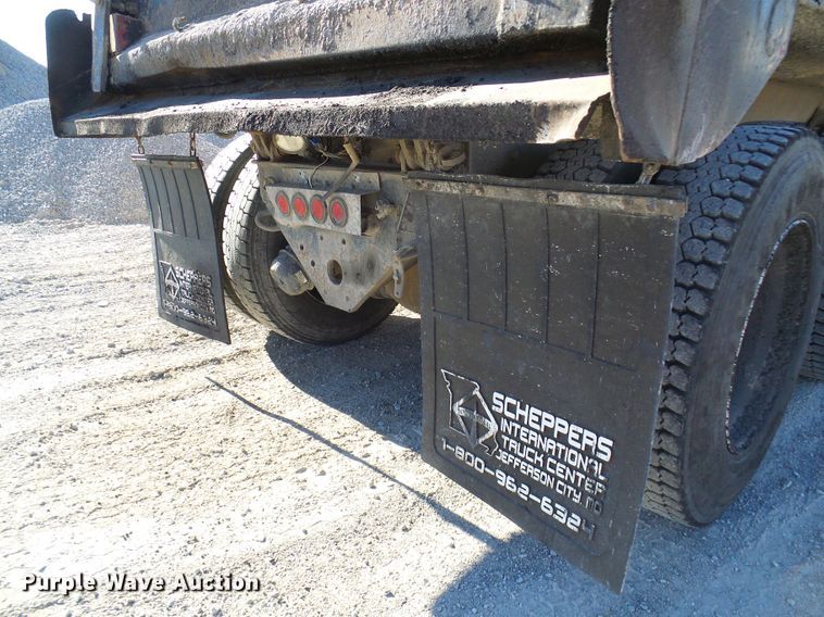 image for item DG2122 1990 Ford LT9000 dump truck