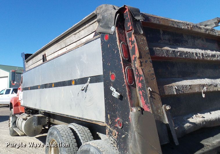 image for item DG2122 1990 Ford LT9000 dump truck