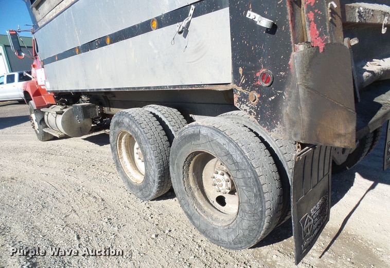 image for item DG2122 1990 Ford LT9000 dump truck
