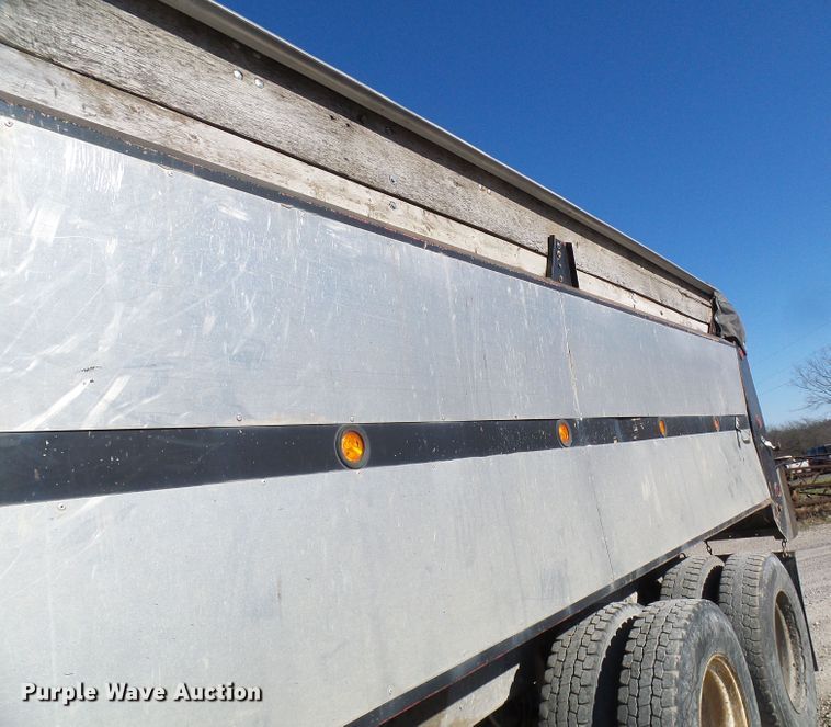 image for item DG2122 1990 Ford LT9000 dump truck