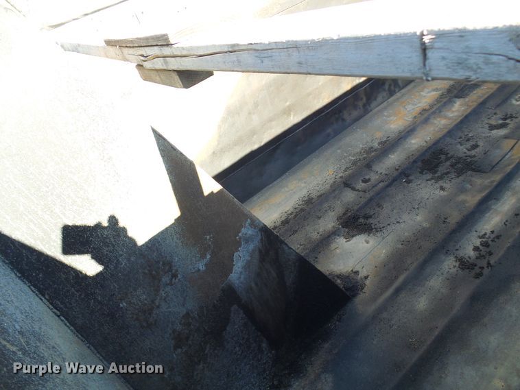 image for item DG2122 1990 Ford LT9000 dump truck