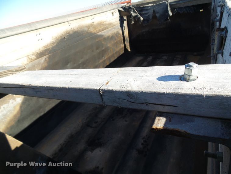 image for item DG2122 1990 Ford LT9000 dump truck