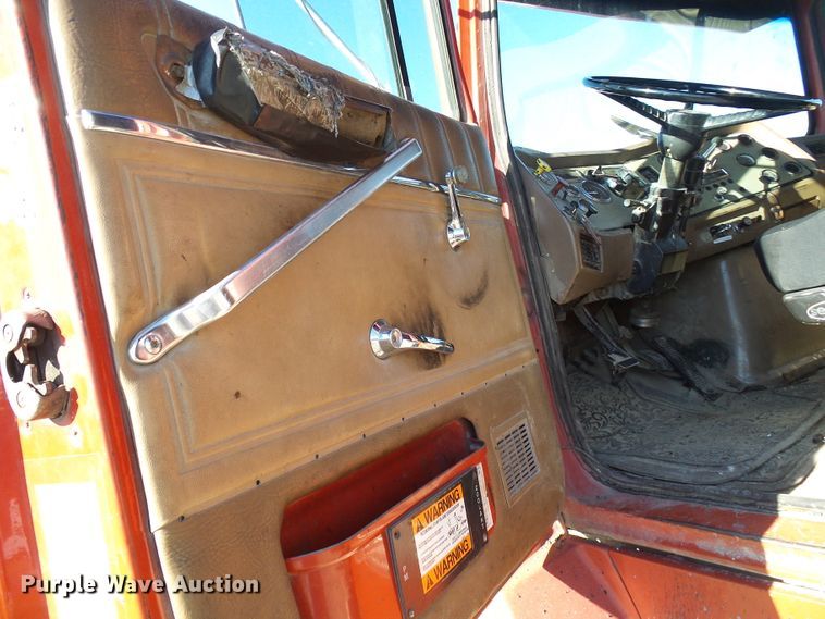 image for item DG2122 1990 Ford LT9000 dump truck