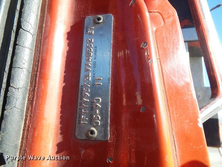 image for item DG2122 1990 Ford LT9000 dump truck