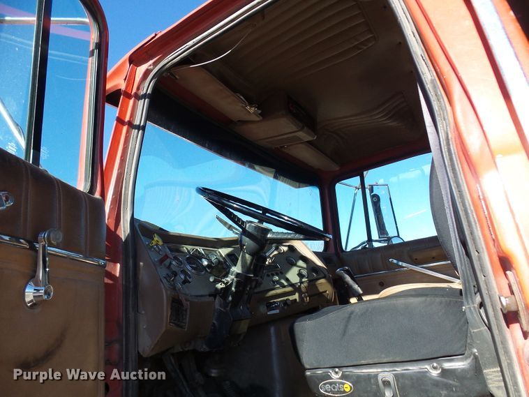 image for item DG2122 1990 Ford LT9000 dump truck