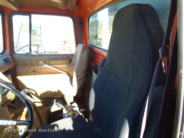 image for item DG2122 1990 Ford LT9000 dump truck