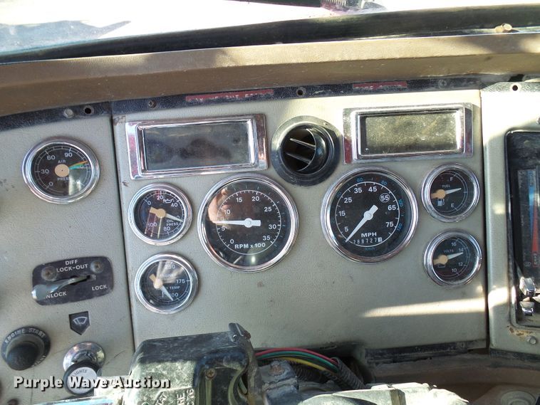 image for item DG2122 1990 Ford LT9000 dump truck