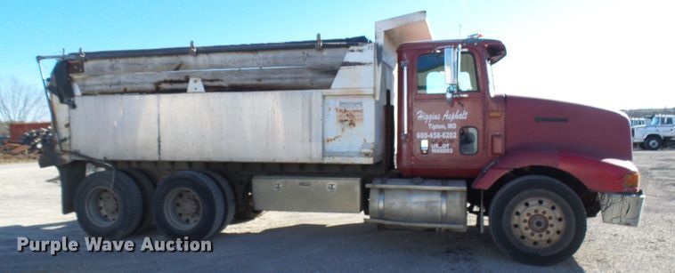 image for item DG2123 1993 International 9200  dump truck