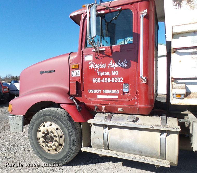 image for item DG2123 1993 International 9200  dump truck