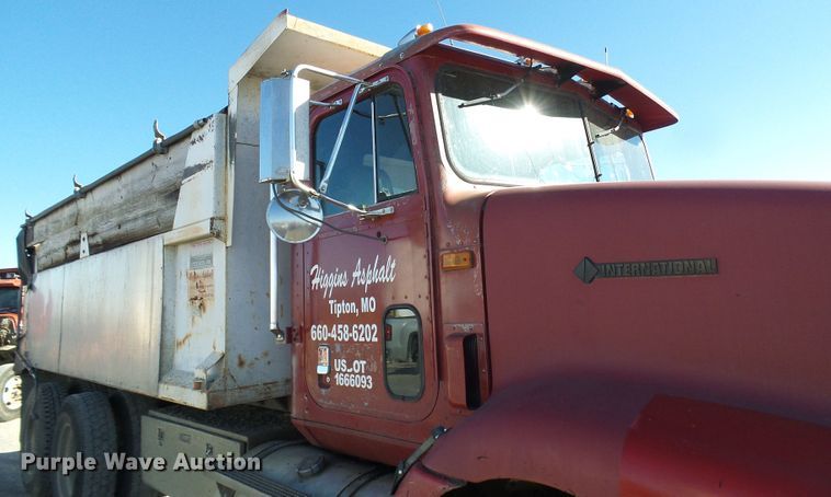 image for item DG2123 1993 International 9200  dump truck