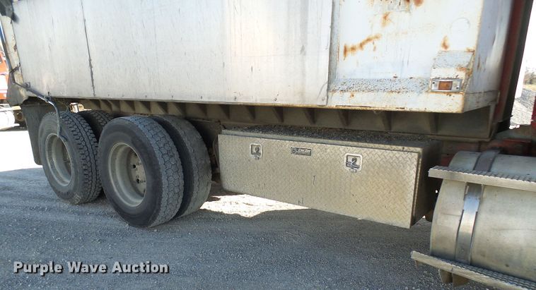 image for item DG2123 1993 International 9200  dump truck