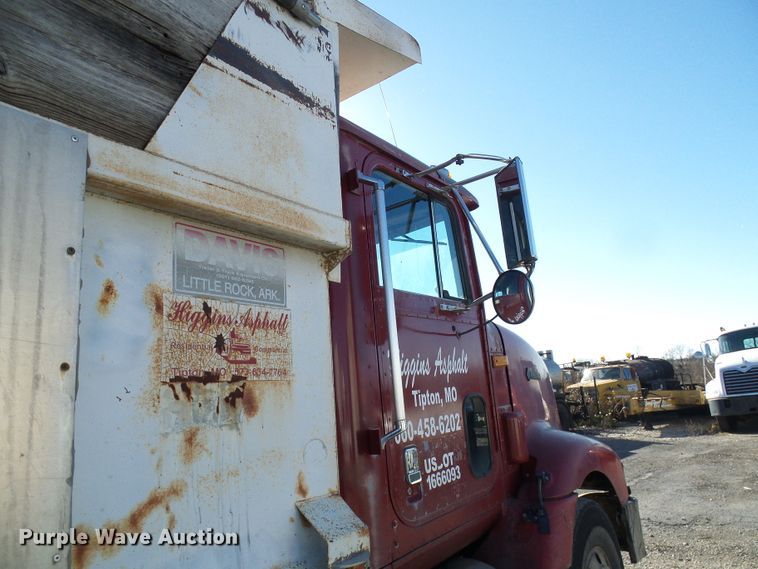 image for item DG2123 1993 International 9200  dump truck