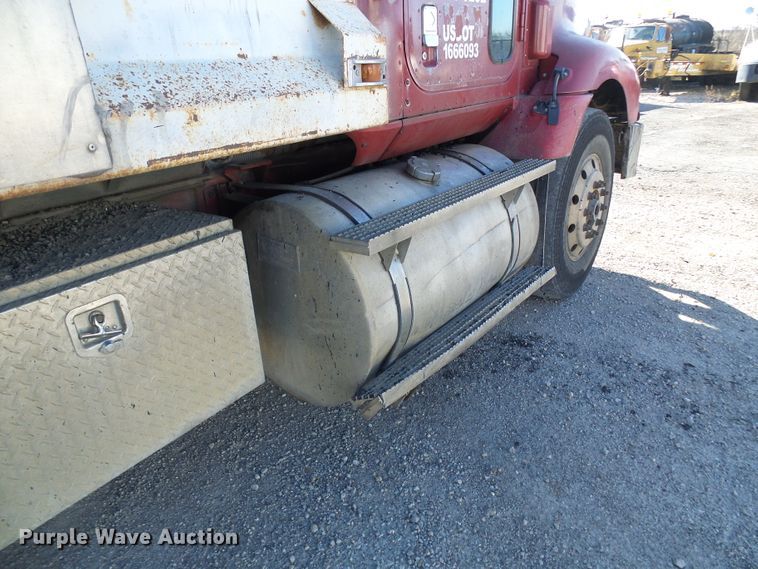 image for item DG2123 1993 International 9200  dump truck