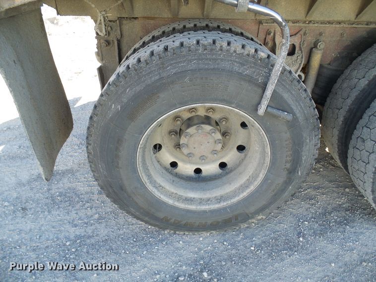 image for item DG2123 1993 International 9200  dump truck